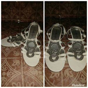 Karen Scott Wedge Sandals | White | 7 1/2M   A1220